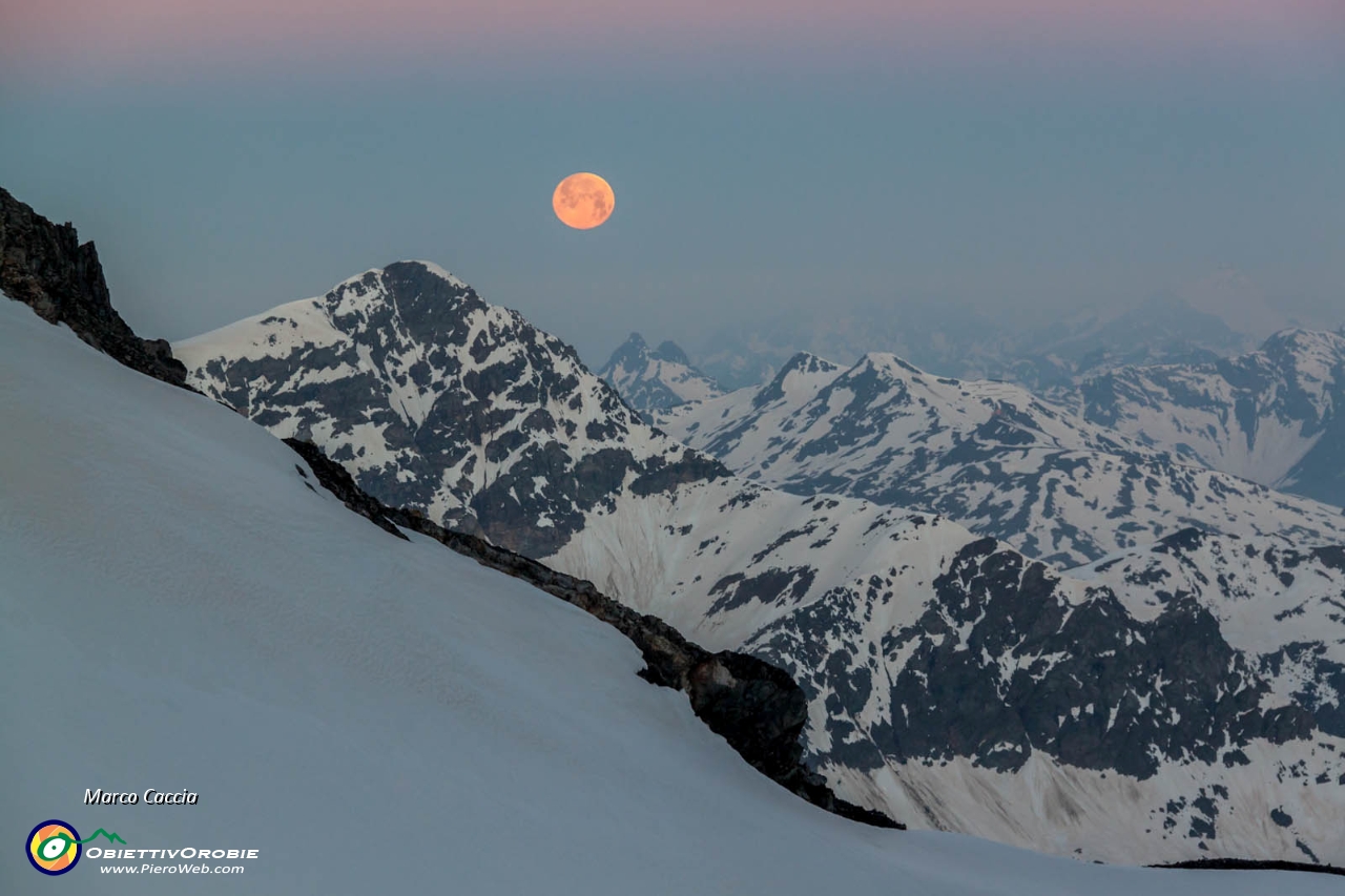 32_La Luna rossa tramonta.JPG